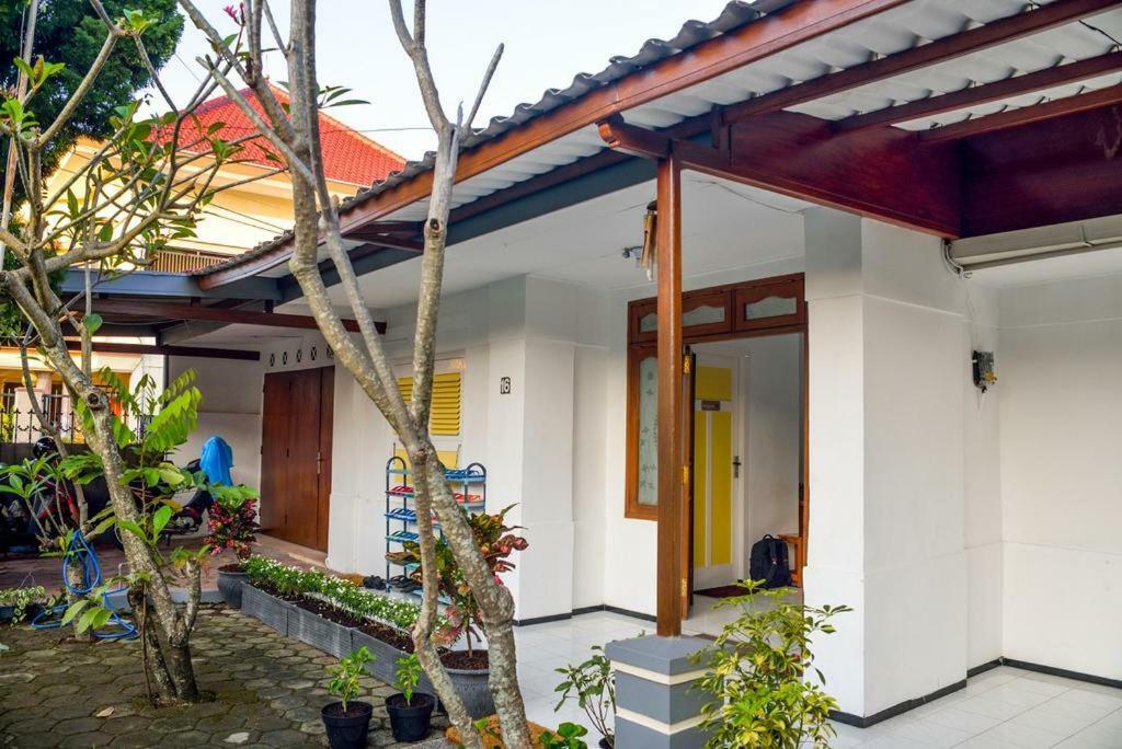 Rumah Larasati Malang Exterior foto